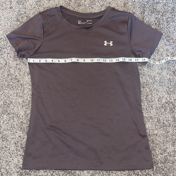 Women's Short Sleeve Purple Loose Fit Heat Gear Under Armour Shirt - Picture 3 of 6